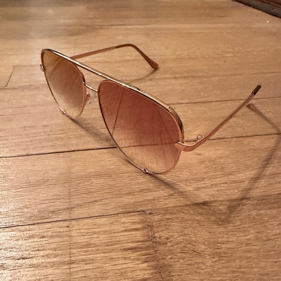 Quay High Key Sunglasses - Picture 2 of 3